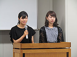 幹事長の渋谷木乃美さん（写真左）と副幹事長の小林保奈美さん（写真右）による進行