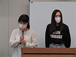 新・幹事長の中嶋さん（写真右）と新・副幹事長の倉原さん（写真左）による進行